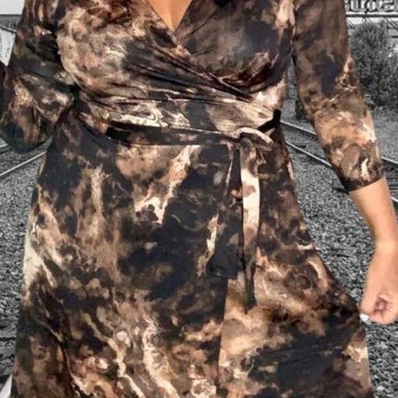 NEW w/ Tags Lularoe Michelle Wrap Dress Brown Tan Black Tie Dye Splatter NWT - Picture 3 of 3